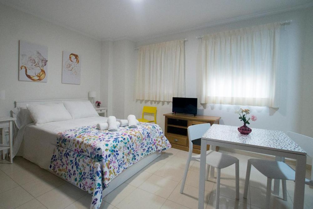 Apartamentos Amat - Only Adult - Playa El Bajondillo Τορρεμολίνος Εξωτερικό φωτογραφία
