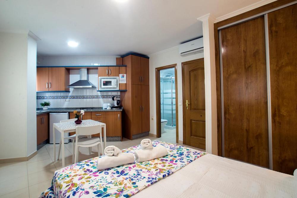 Apartamentos Amat - Only Adult - Playa El Bajondillo Τορρεμολίνος Εξωτερικό φωτογραφία