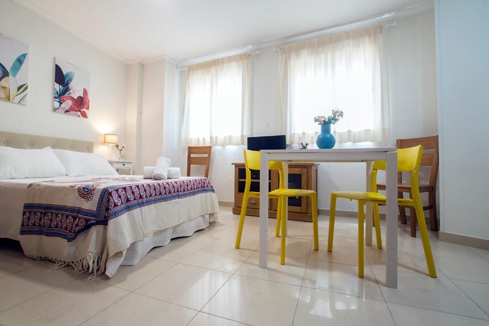 Apartamentos Amat - Only Adult - Playa El Bajondillo Τορρεμολίνος Εξωτερικό φωτογραφία