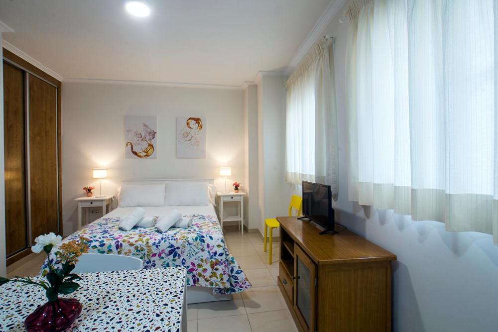 Apartamentos Amat - Only Adult - Playa El Bajondillo Τορρεμολίνος Εξωτερικό φωτογραφία