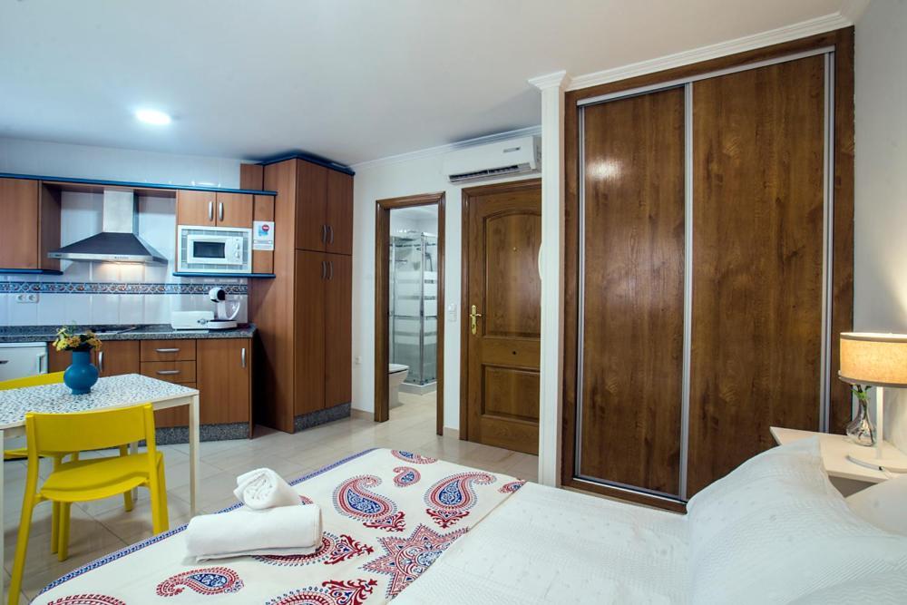 Apartamentos Amat - Only Adult - Playa El Bajondillo Τορρεμολίνος Εξωτερικό φωτογραφία